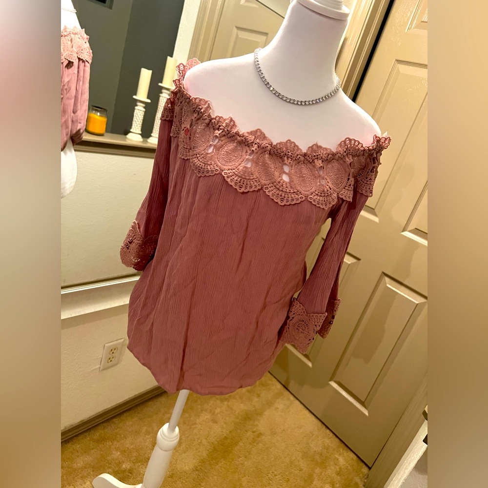 Haute Monde off should knit trim shirt